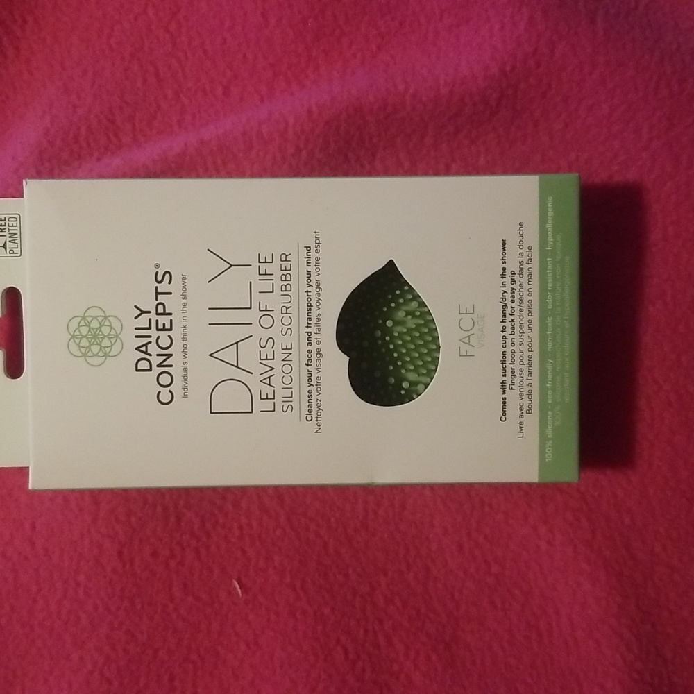 Silicone facial scrubber